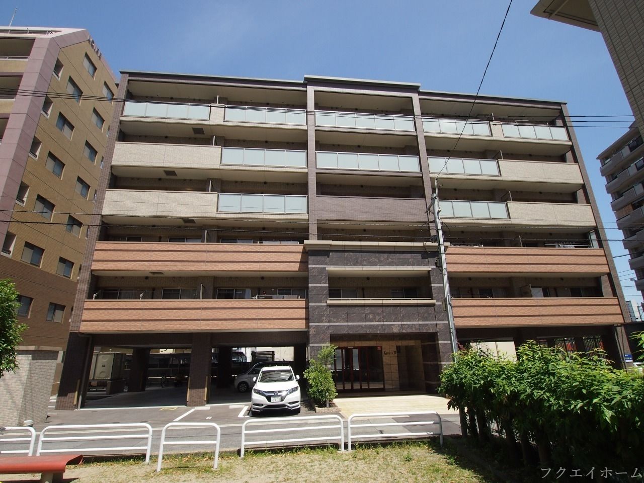 外観は格調高い仕様です